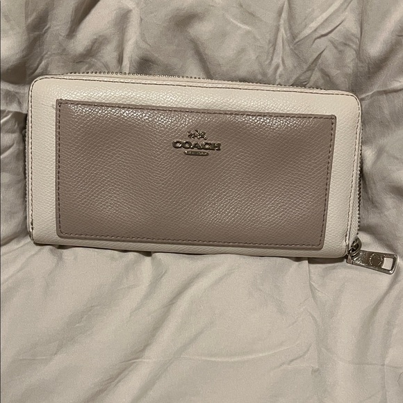 Coach Horse And Carriage Large Zip Around Color Block Wallet - Picture 1 of 10